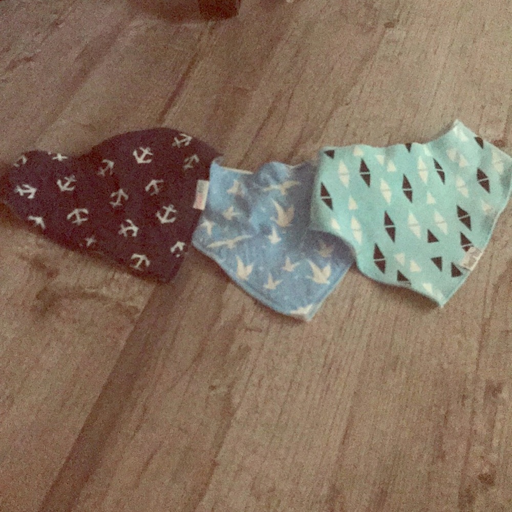 I’m selling bibs that are a trio